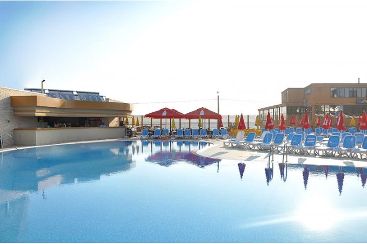 Piscina Hotel Aurora